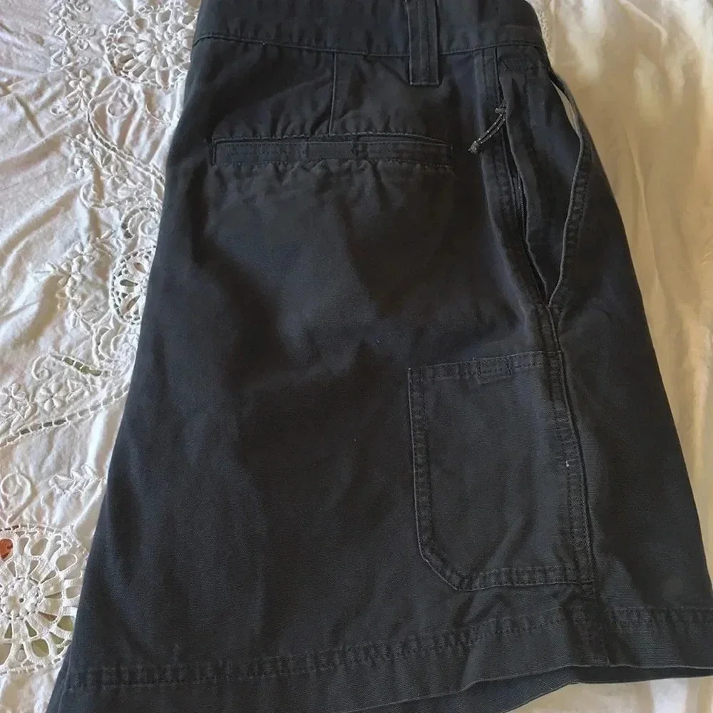 COLUMBIA size 42 navy shorts